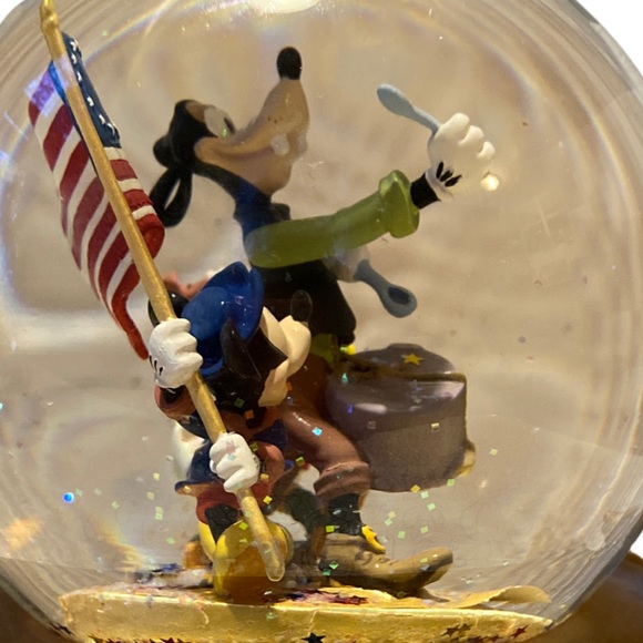 Vintage Disney Snow Globe July 4th 1776 Yankee Doodle Dandy (Video Included) - Picture 11 of 14